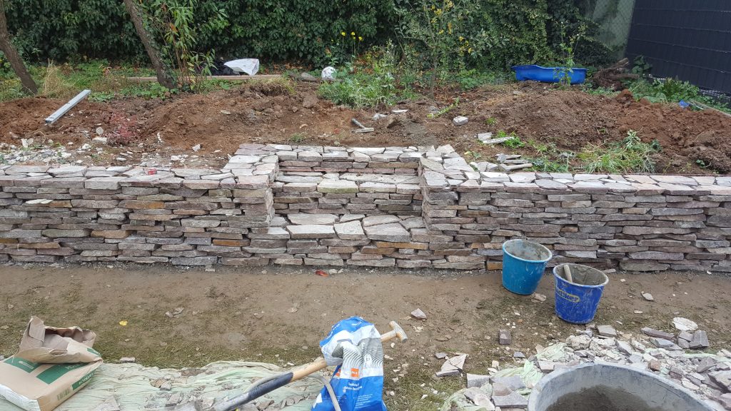 Bruchsteinmauer im Gartenbau – Außenanlagen und Natursteinmauer in Köln

